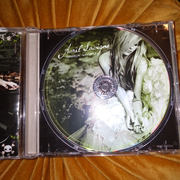 Avril Lavigne Goodbye Lullaby Album - Picture 3 of 4